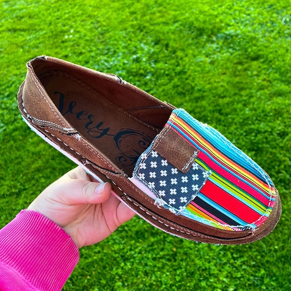 Very G Serape Americana Womens Shoes - Picture 3 of 5